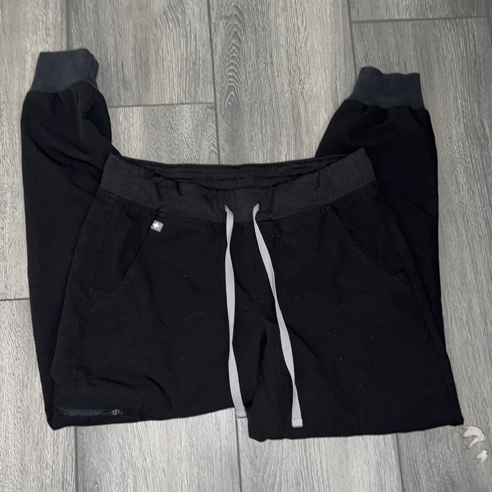 Size small petite black figs Zamora joggers